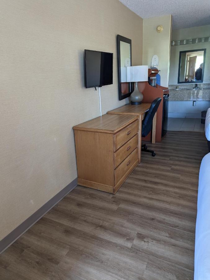 Days Inn By Wyndham Columbus Fairgrounds מראה חיצוני תמונה
